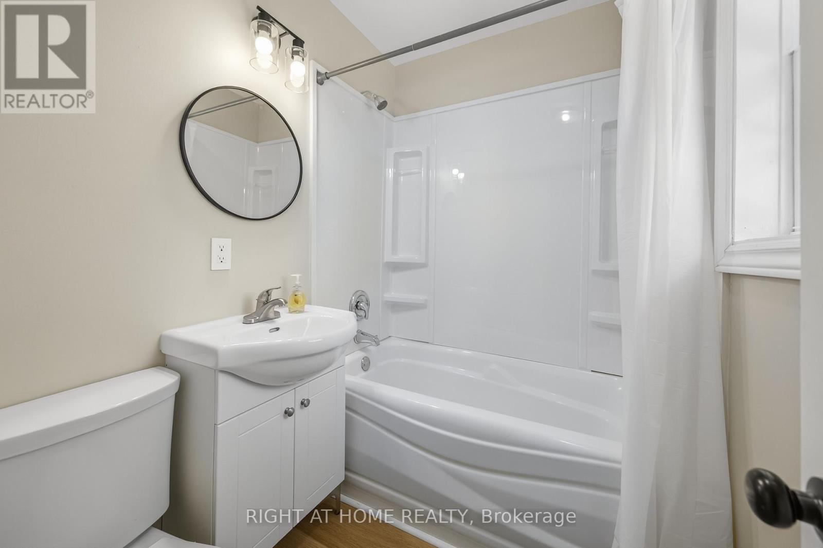 11 Newton Street, Barrie (Wellington), Ontario  L4M 3N2 - Photo 27 - S12489544