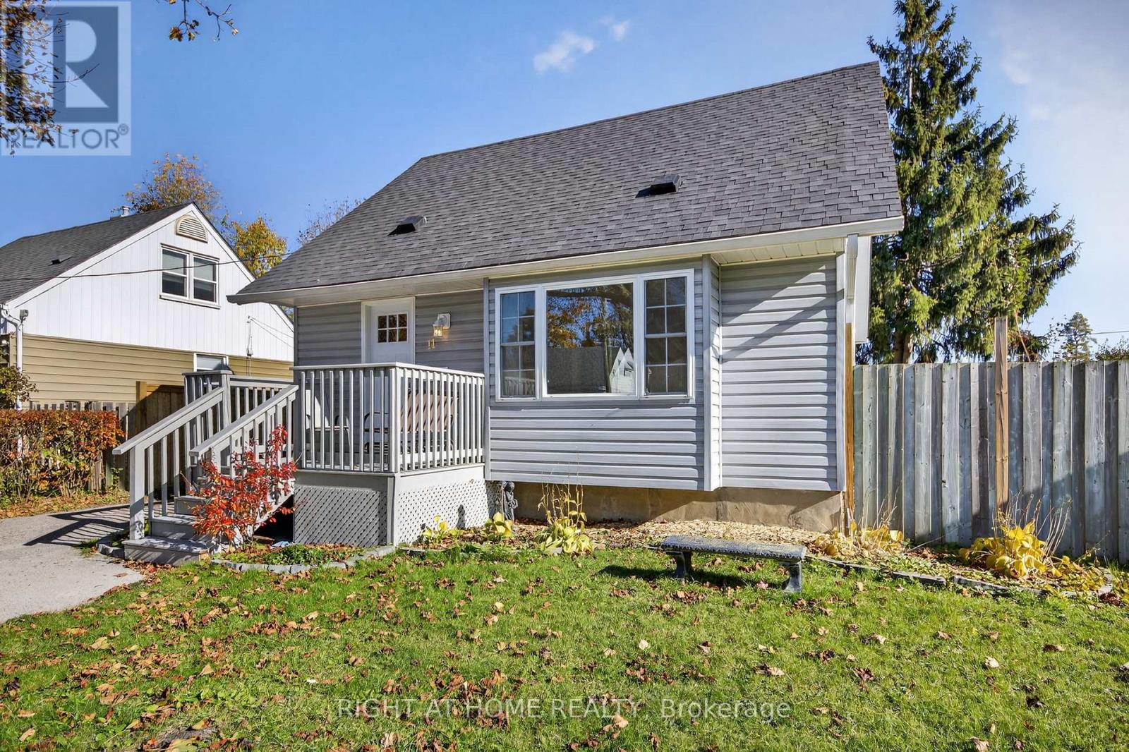 11 Newton Street, Barrie (Wellington), Ontario  L4M 3N2 - Photo 3 - S12489544