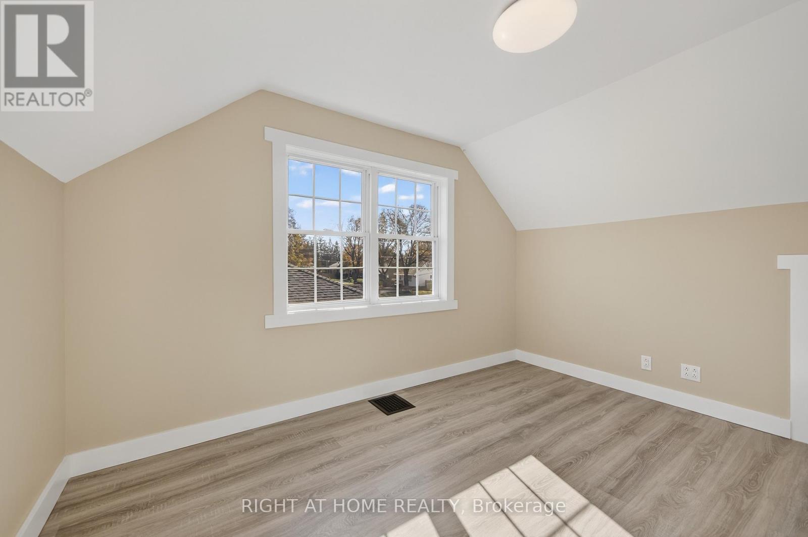 11 Newton Street, Barrie (Wellington), Ontario  L4M 3N2 - Photo 32 - S12489544