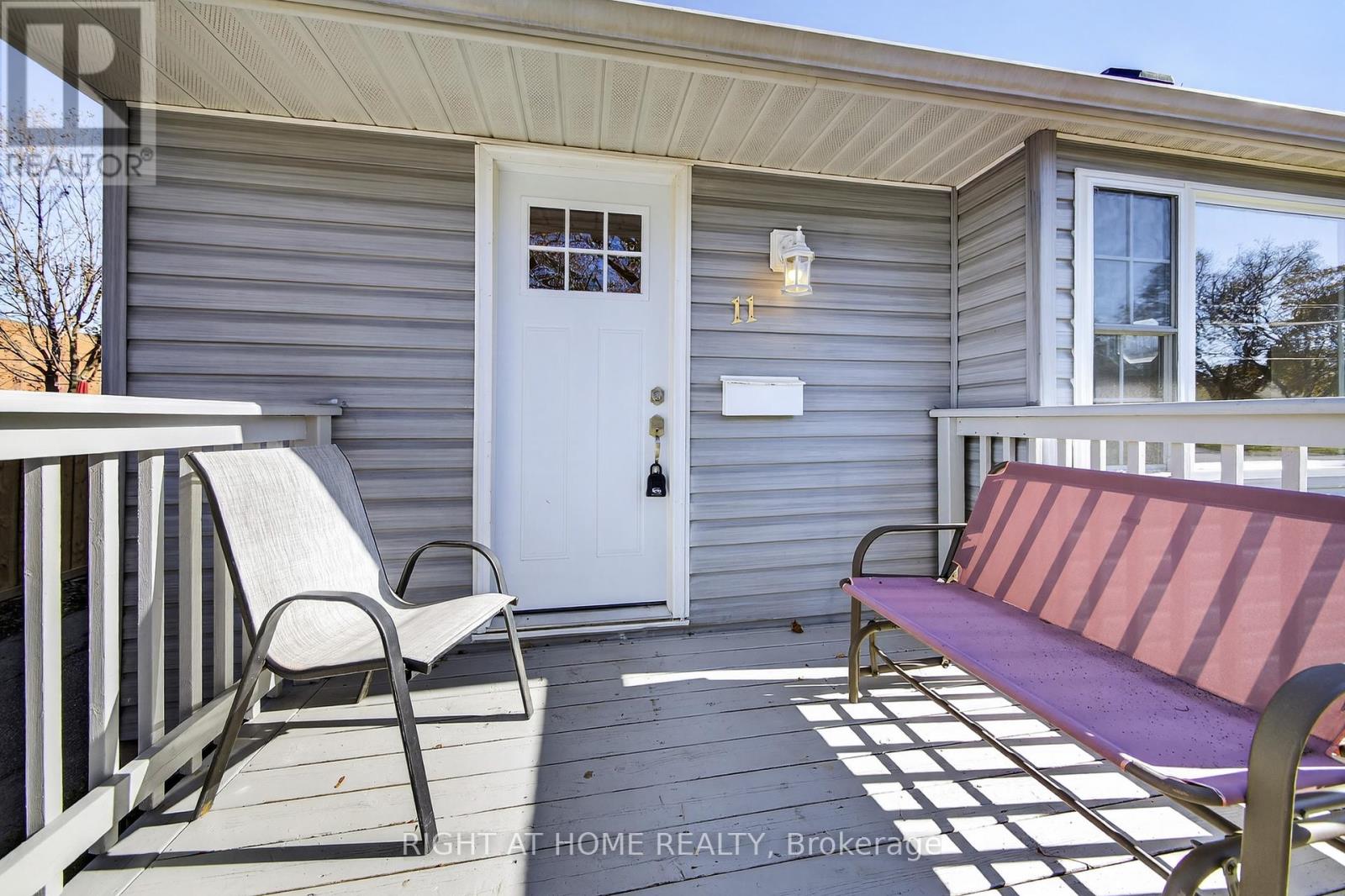 11 Newton Street, Barrie (Wellington), Ontario  L4M 3N2 - Photo 4 - S12489544