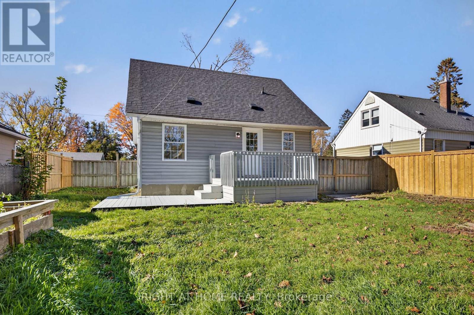 11 Newton Street, Barrie (Wellington), Ontario  L4M 3N2 - Photo 5 - S12489544