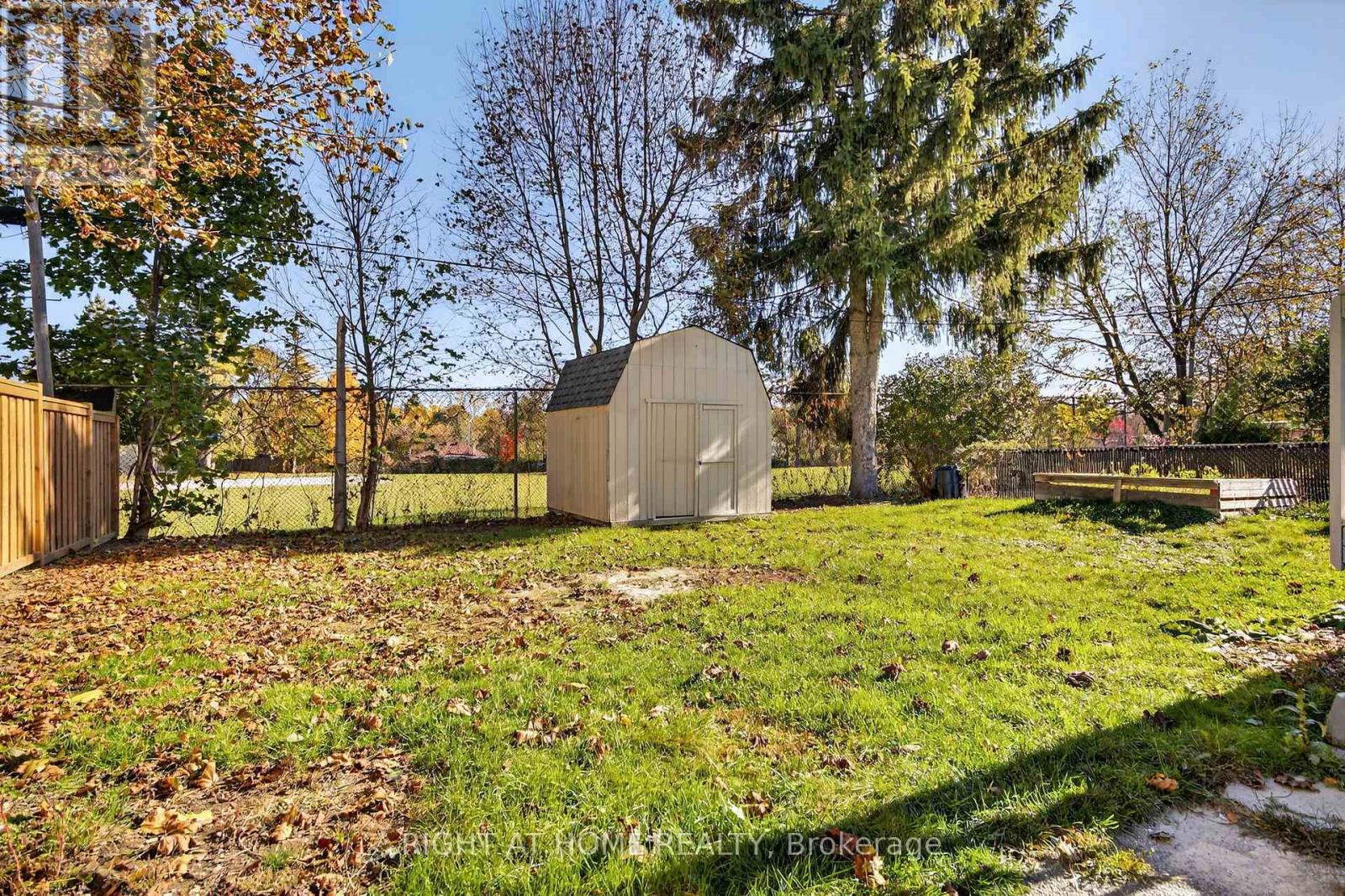 11 Newton Street, Barrie (Wellington), Ontario  L4M 3N2 - Photo 7 - S12489544