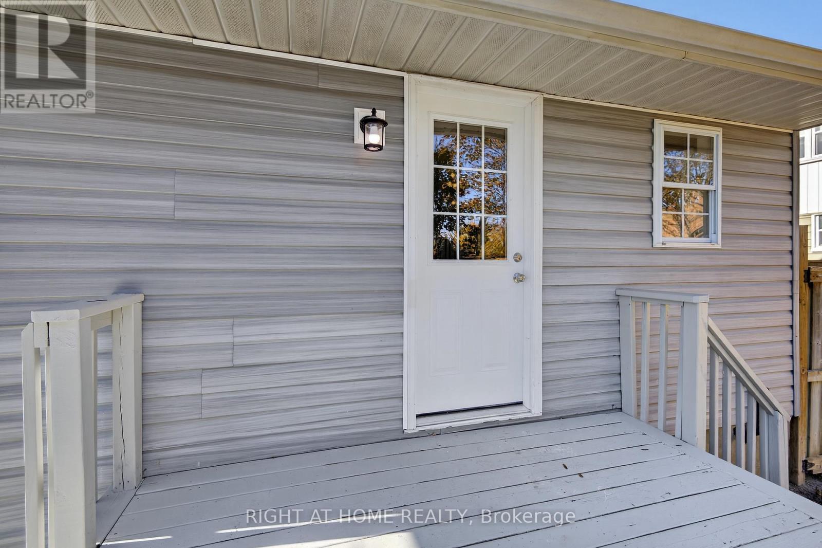 11 Newton Street, Barrie (Wellington), Ontario  L4M 3N2 - Photo 8 - S12489544