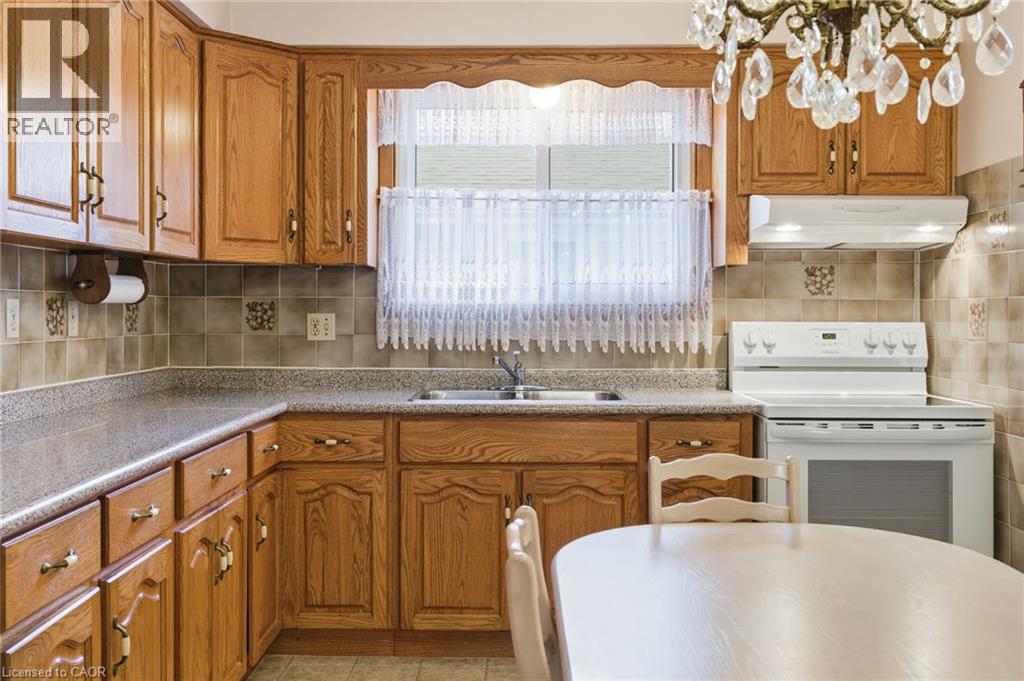 16 Tara Court, Hamilton, Ontario  L8K 6E6 - Photo 11 - 40779484