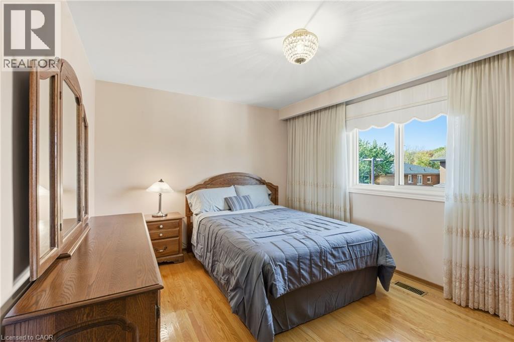 16 Tara Court, Hamilton, Ontario  L8K 6E6 - Photo 19 - 40779484