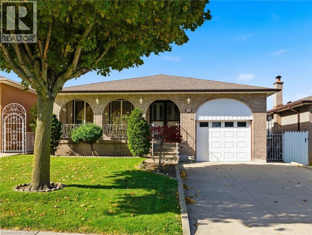 16 Tara Court, Hamilton, Ontario  L8K 6E6 - Photo 2 - 40779484