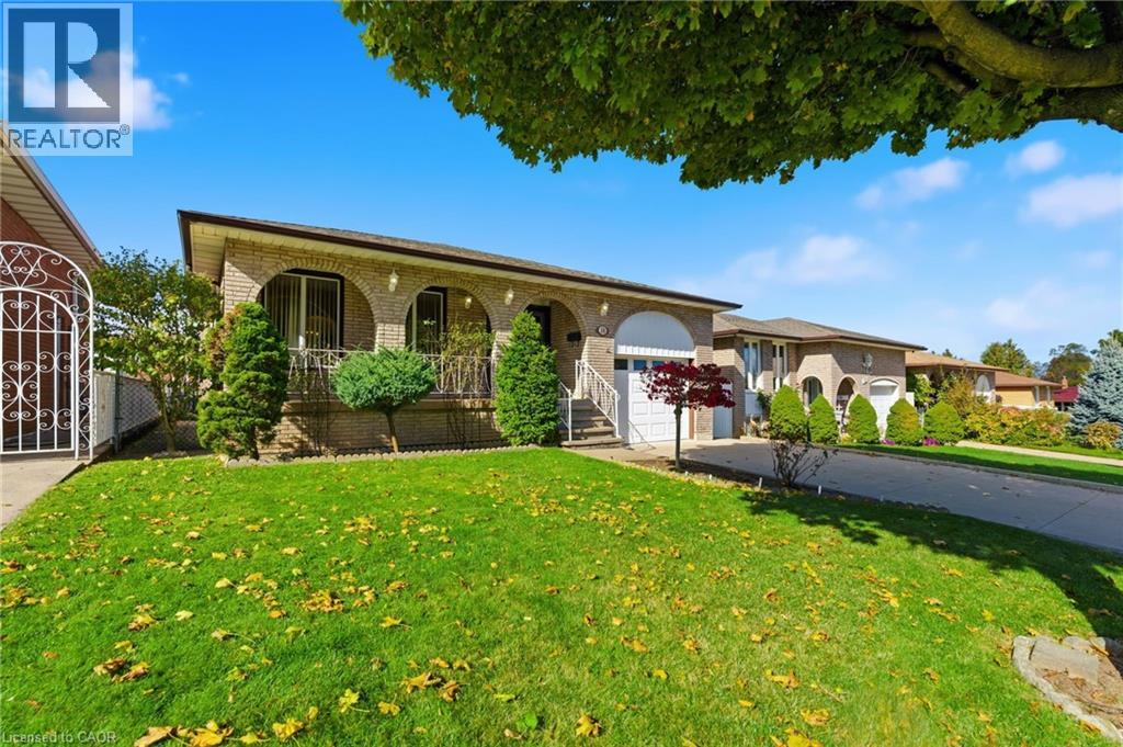 16 Tara Court, Hamilton, Ontario  L8K 6E6 - Photo 3 - 40779484