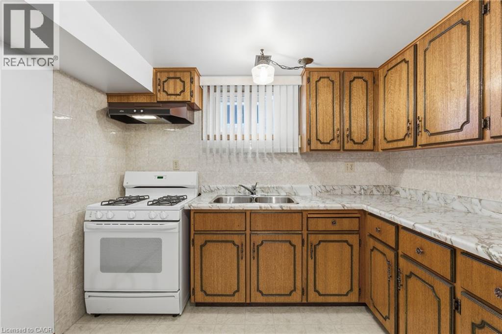 16 Tara Court, Hamilton, Ontario  L8K 6E6 - Photo 31 - 40779484