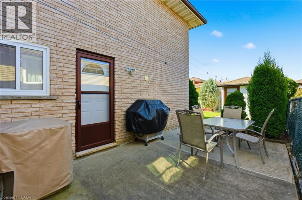 16 Tara Court, Hamilton, Ontario  L8K 6E6 - Photo 41 - 40779484