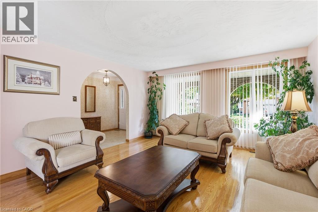 16 Tara Court, Hamilton, Ontario  L8K 6E6 - Photo 7 - 40779484