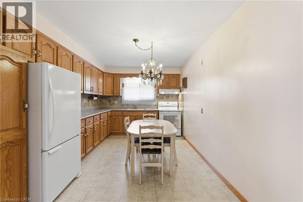 16 Tara Court, Hamilton, Ontario  L8K 6E6 - Photo 9 - 40779484