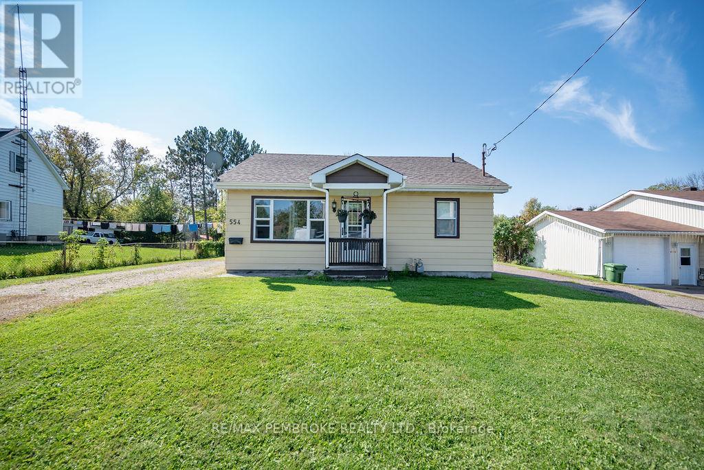 554 THOMPSON STREET, pembroke, Ontario