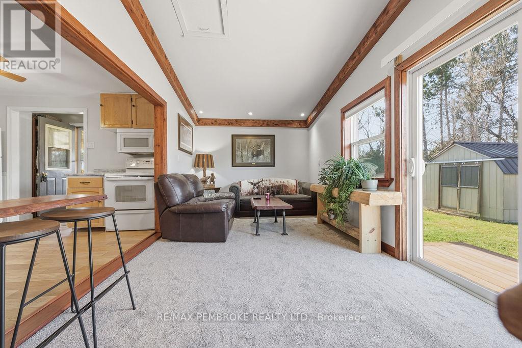 554 Thompson Street, Pembroke, Ontario  K8A 3S1 - Photo 15 - X12489574
