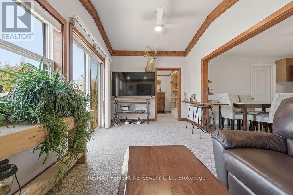 554 Thompson Street, Pembroke, Ontario  K8A 3S1 - Photo 17 - X12489574