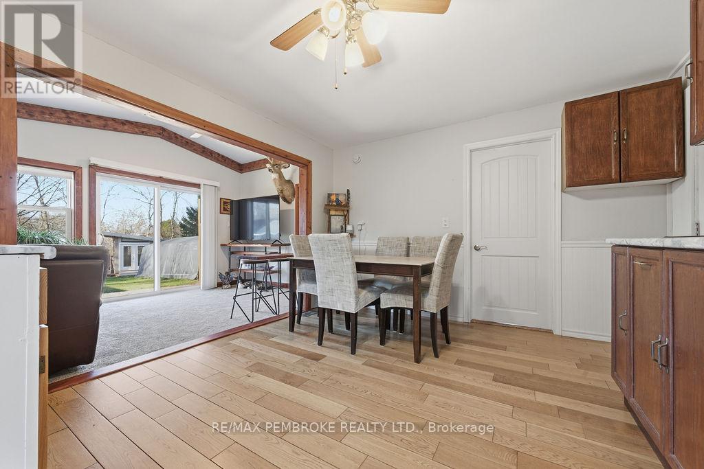 554 Thompson Street, Pembroke, Ontario  K8A 3S1 - Photo 18 - X12489574