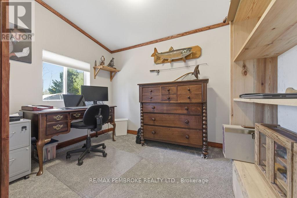 554 Thompson Street, Pembroke, Ontario  K8A 3S1 - Photo 21 - X12489574
