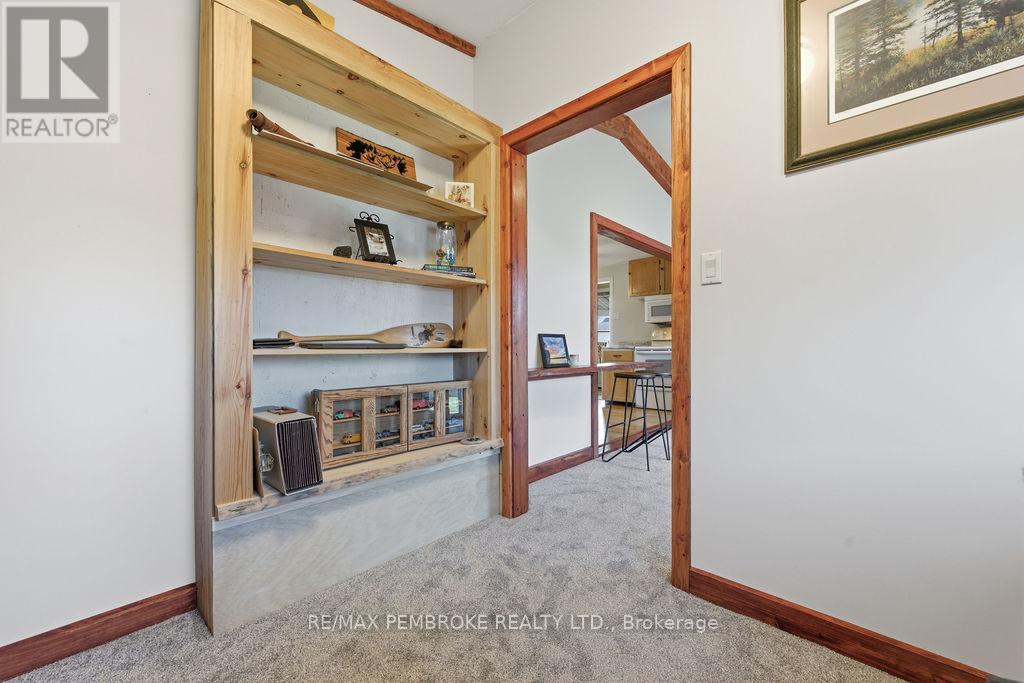 554 Thompson Street, Pembroke, Ontario  K8A 3S1 - Photo 22 - X12489574