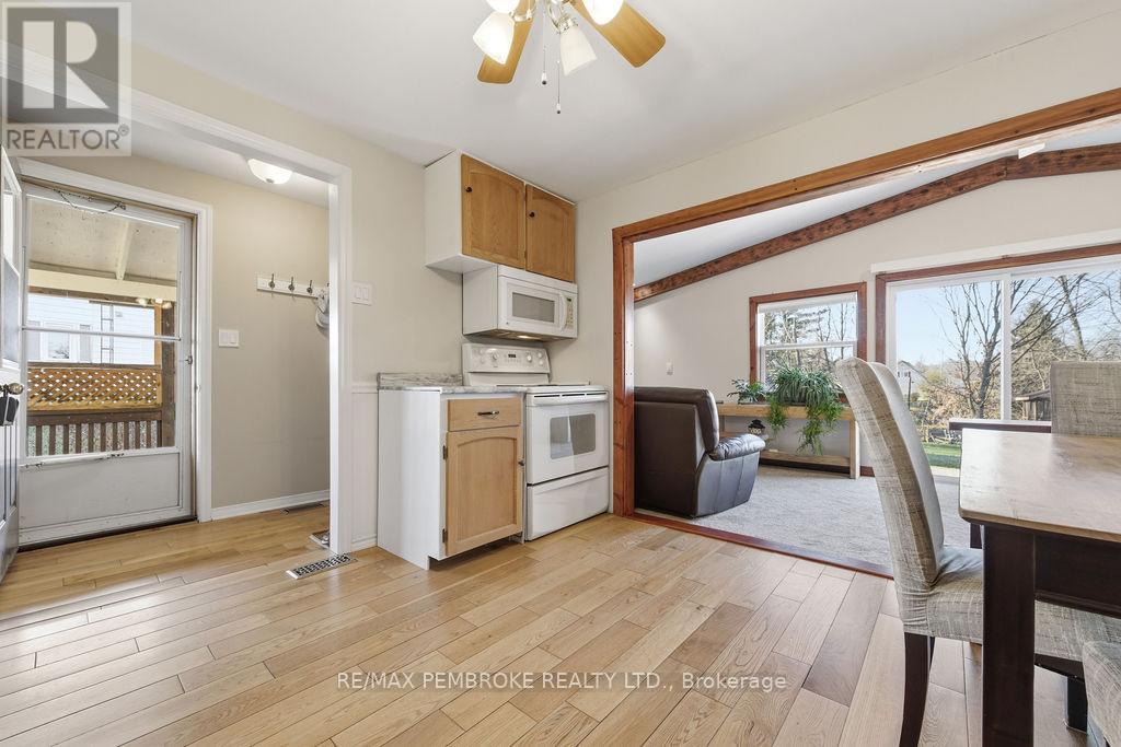 554 Thompson Street, Pembroke, Ontario  K8A 3S1 - Photo 23 - X12489574