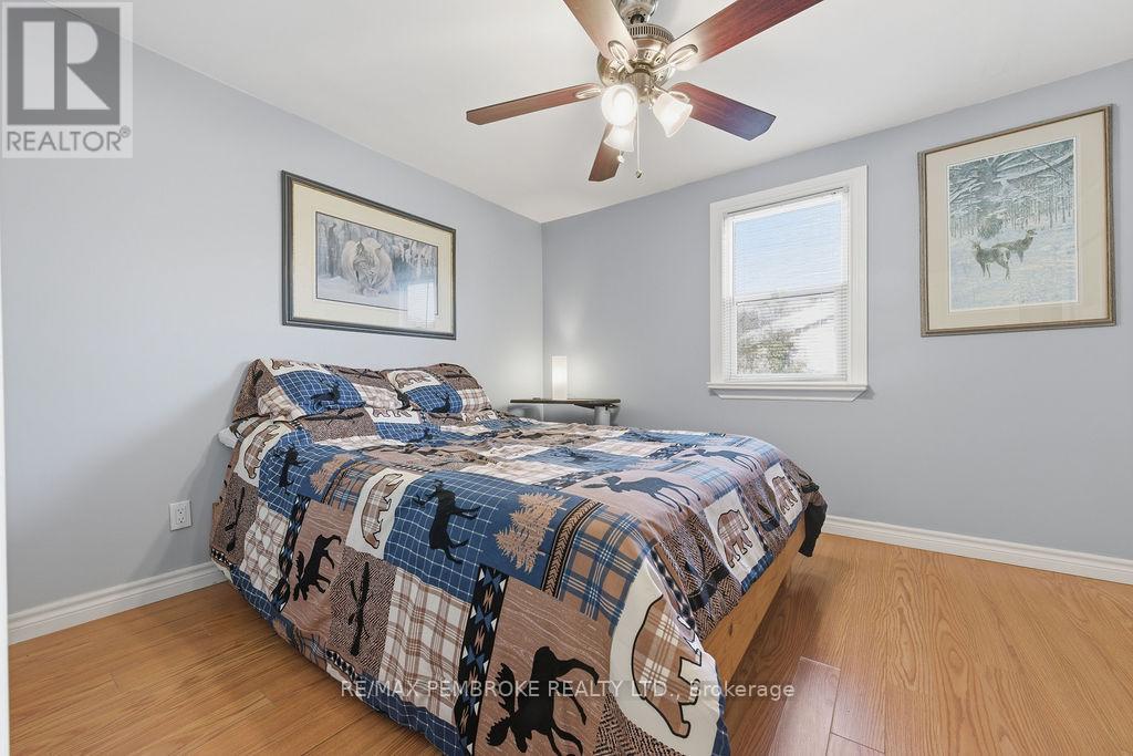 554 Thompson Street, Pembroke, Ontario  K8A 3S1 - Photo 24 - X12489574