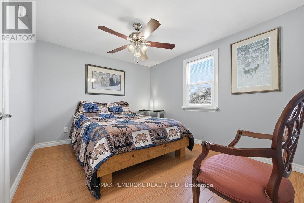 554 Thompson Street, Pembroke, Ontario  K8A 3S1 - Photo 25 - X12489574