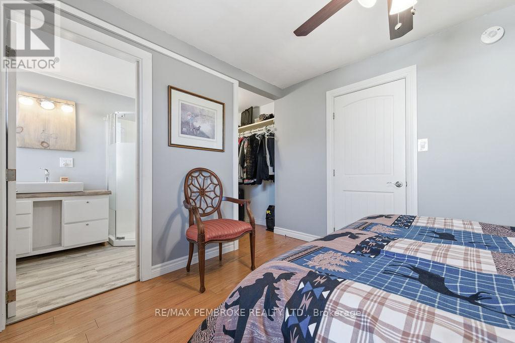 554 Thompson Street, Pembroke, Ontario  K8A 3S1 - Photo 26 - X12489574