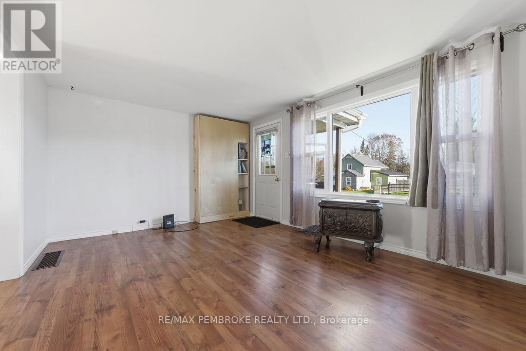 554 Thompson Street, Pembroke, Ontario  K8A 3S1 - Photo 31 - X12489574