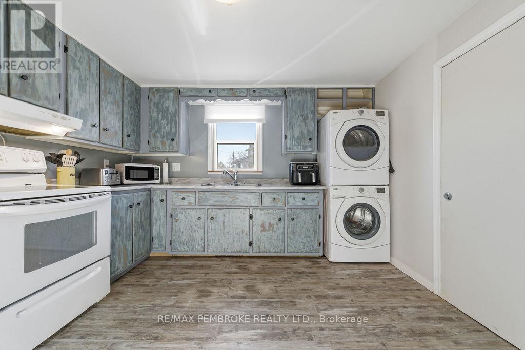 554 Thompson Street, Pembroke, Ontario  K8A 3S1 - Photo 33 - X12489574