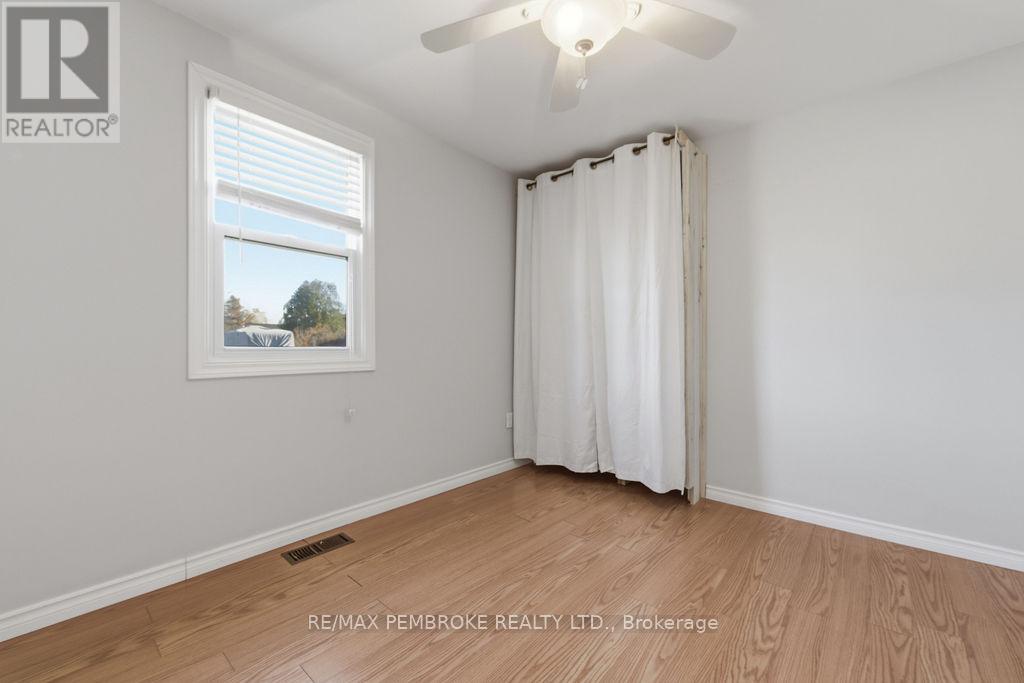 554 Thompson Street, Pembroke, Ontario  K8A 3S1 - Photo 37 - X12489574