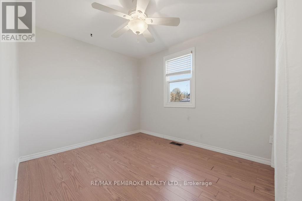554 Thompson Street, Pembroke, Ontario  K8A 3S1 - Photo 38 - X12489574