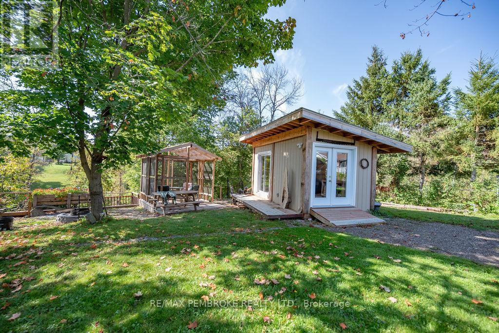 554 Thompson Street, Pembroke, Ontario  K8A 3S1 - Photo 40 - X12489574