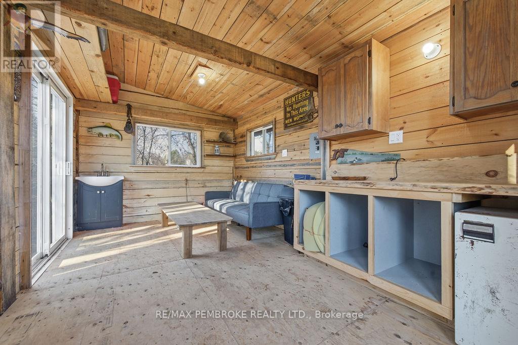 554 Thompson Street, Pembroke, Ontario  K8A 3S1 - Photo 42 - X12489574