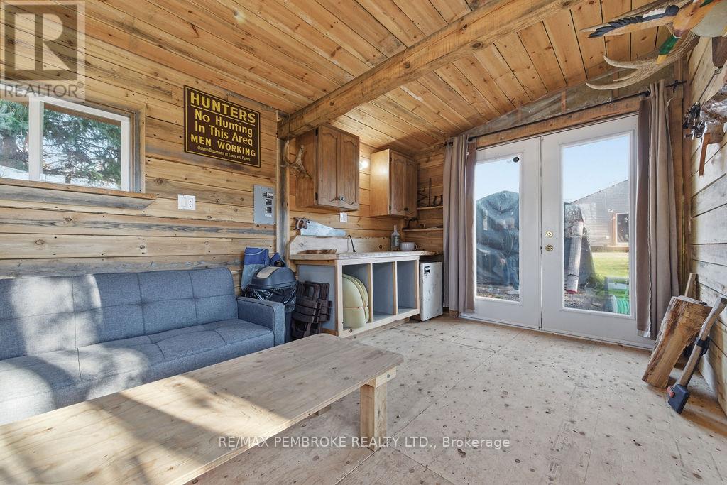 554 Thompson Street, Pembroke, Ontario  K8A 3S1 - Photo 43 - X12489574