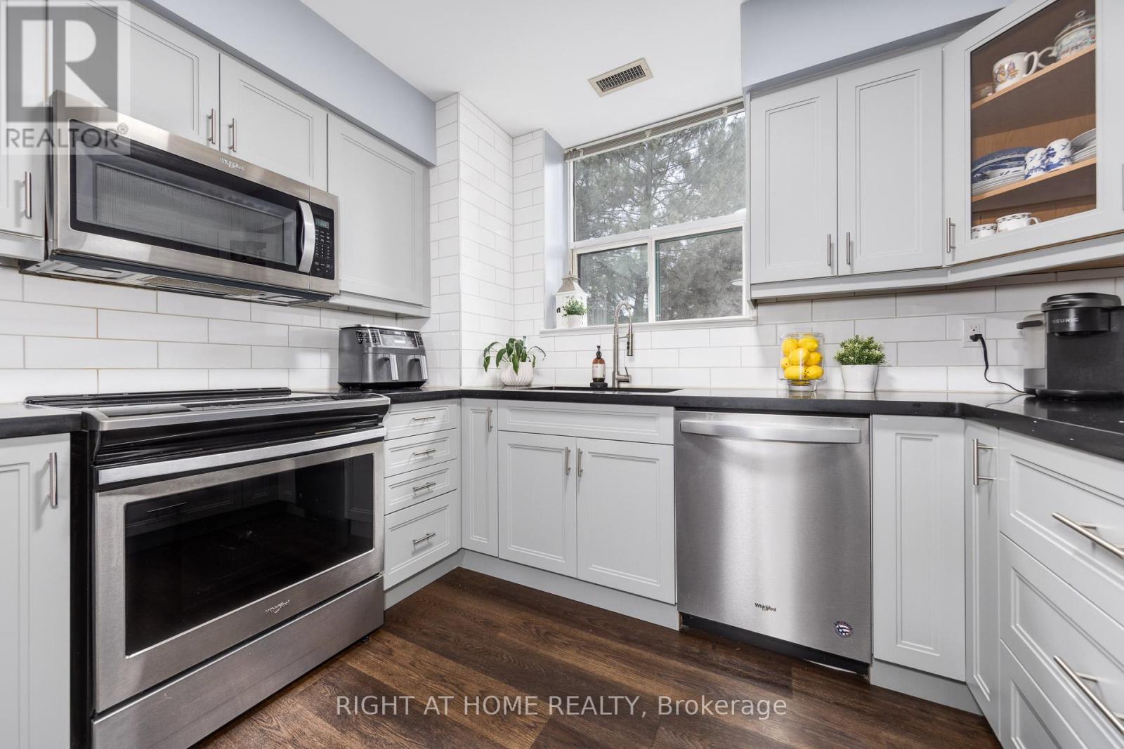 111 - 1276 Maple Crossing Boulevard, Burlington, Ontario  L7S 2J9 - Photo 18 - W12489532