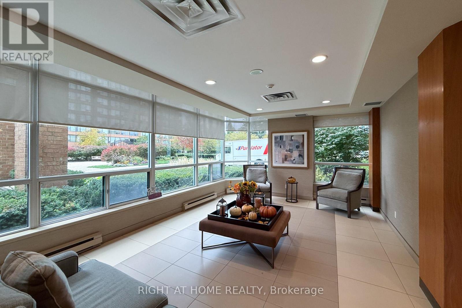 111 - 1276 Maple Crossing Boulevard, Burlington, Ontario  L7S 2J9 - Photo 5 - W12489532