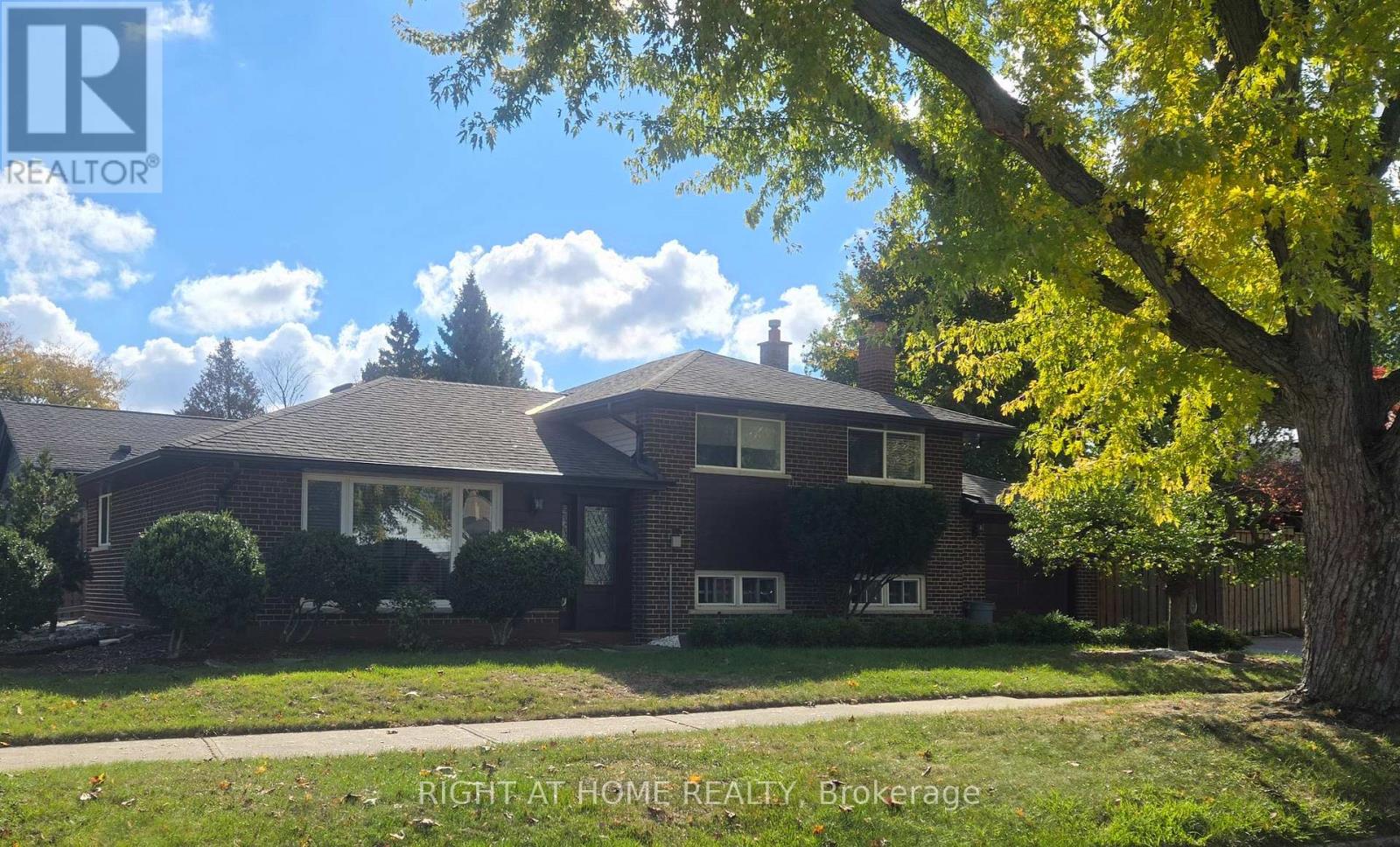 27 SHIPLEY ROAD, Toronto, Ontario