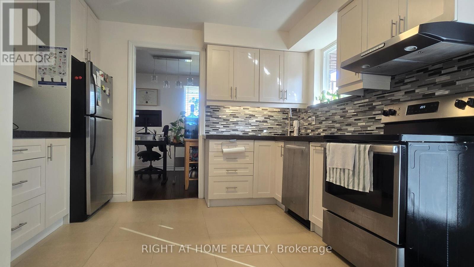 27 Shipley Road, Toronto, Ontario  M9R 3H7 - Photo 10 - W12489558