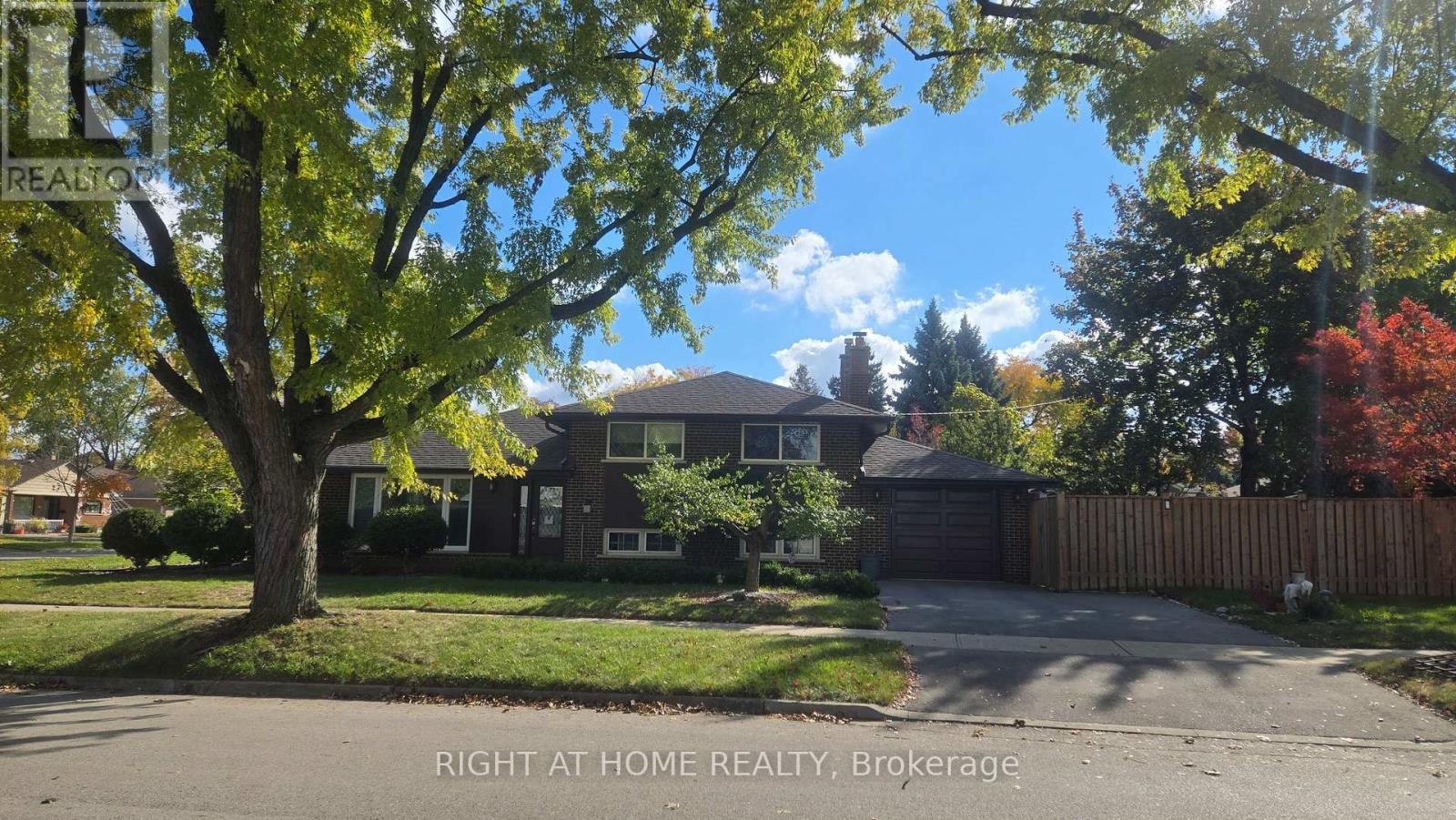 27 Shipley Road, Toronto, Ontario  M9R 3H7 - Photo 2 - W12489558