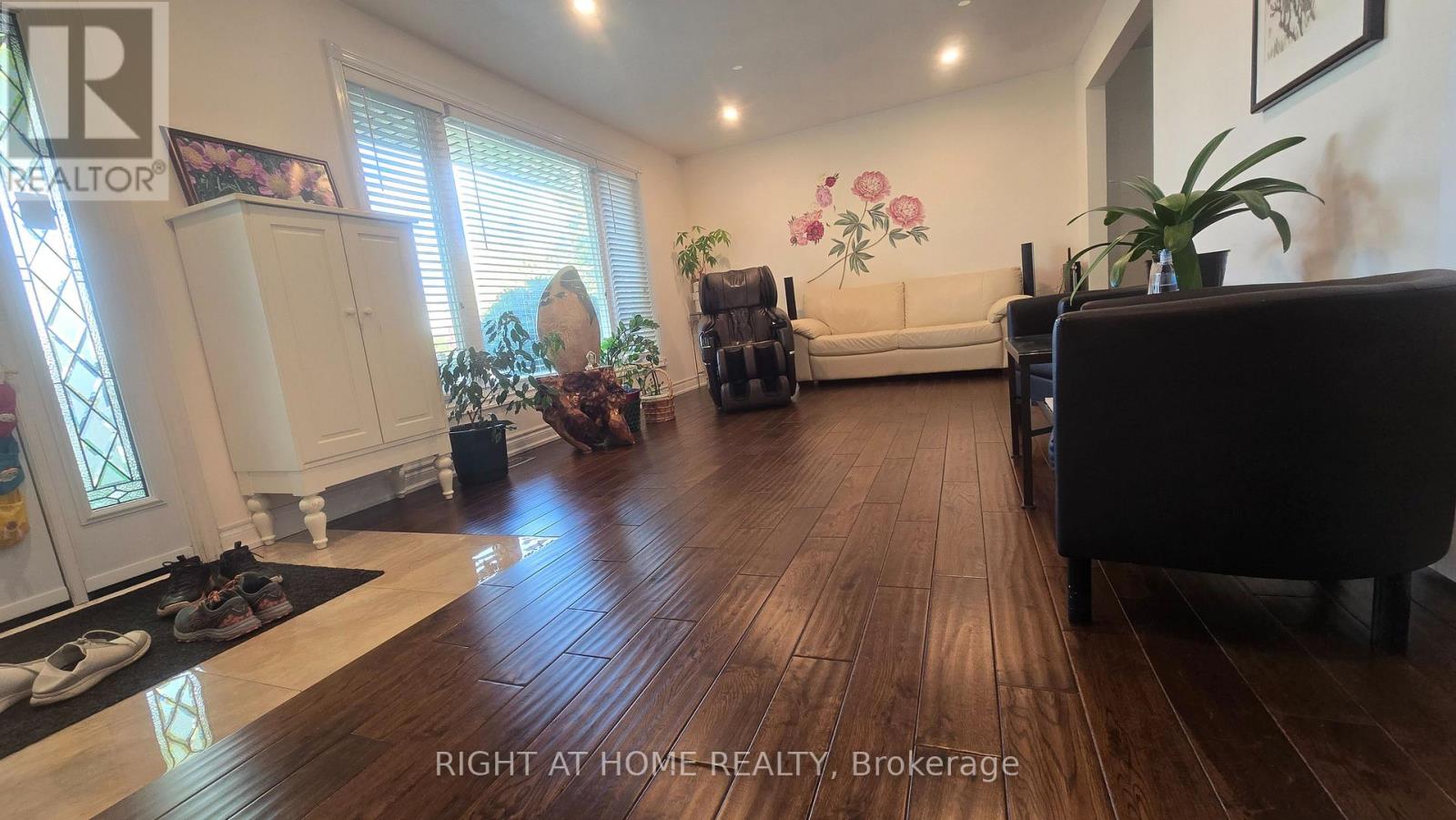 27 Shipley Road, Toronto, Ontario  M9R 3H7 - Photo 8 - W12489558