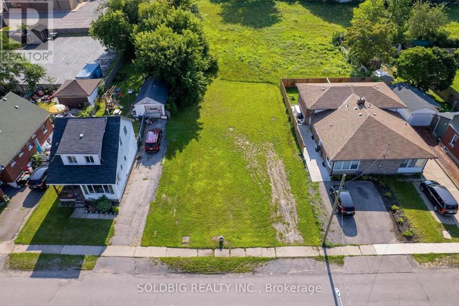 5940 Carlton Avenue, Niagara Falls, Ontario  L2G 5J5 - Photo 2 - X12489540