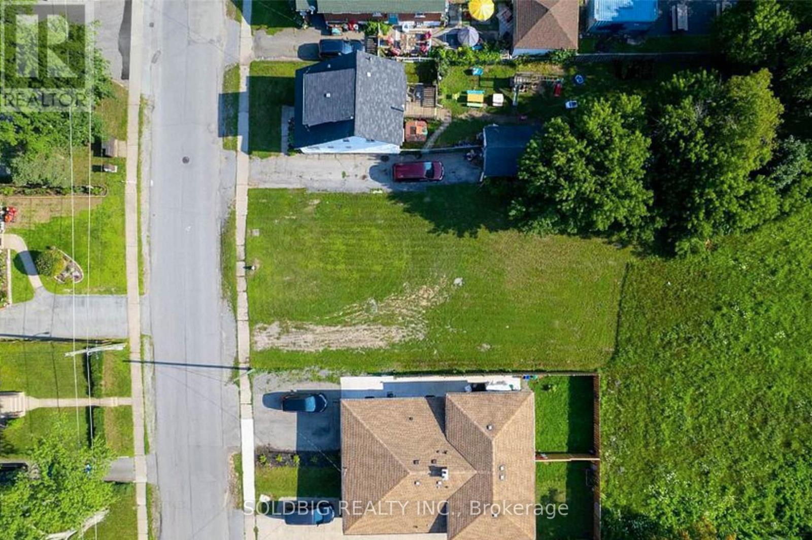 5940 Carlton Avenue, Niagara Falls, Ontario  L2G 5J5 - Photo 3 - X12489540