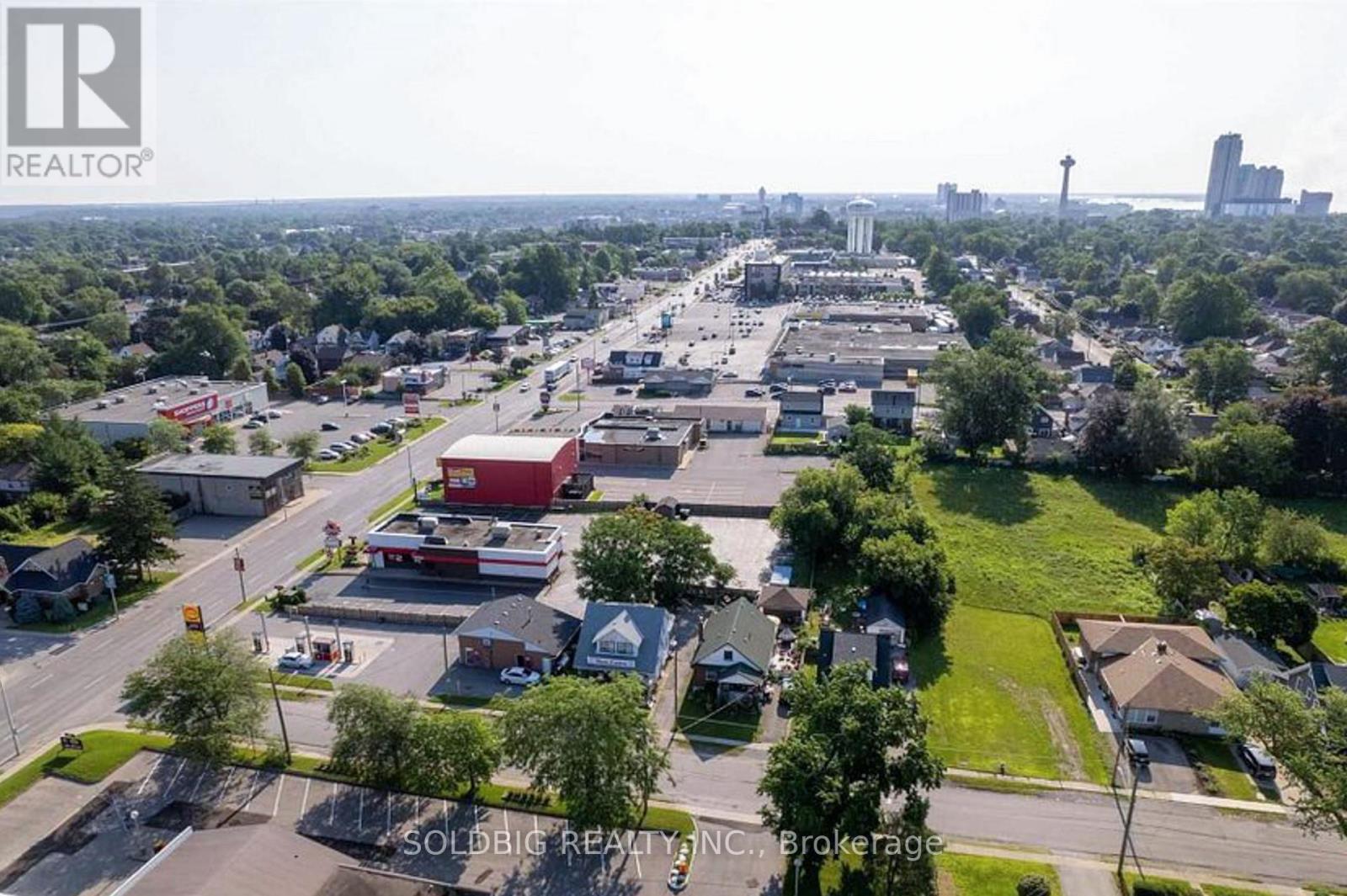 5940 Carlton Avenue, Niagara Falls, Ontario  L2G 5J5 - Photo 6 - X12489540