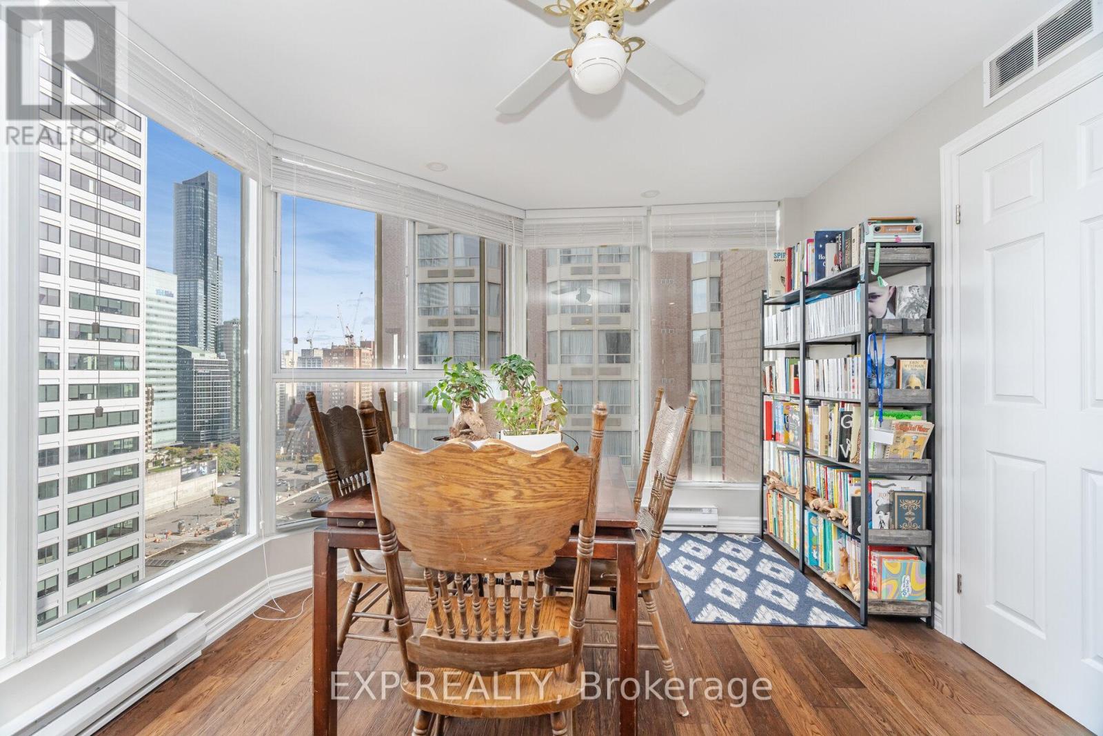 2007 - 55 Centre Avenue, Toronto, Ontario  M5G 2H5 - Photo 14 - C12489662