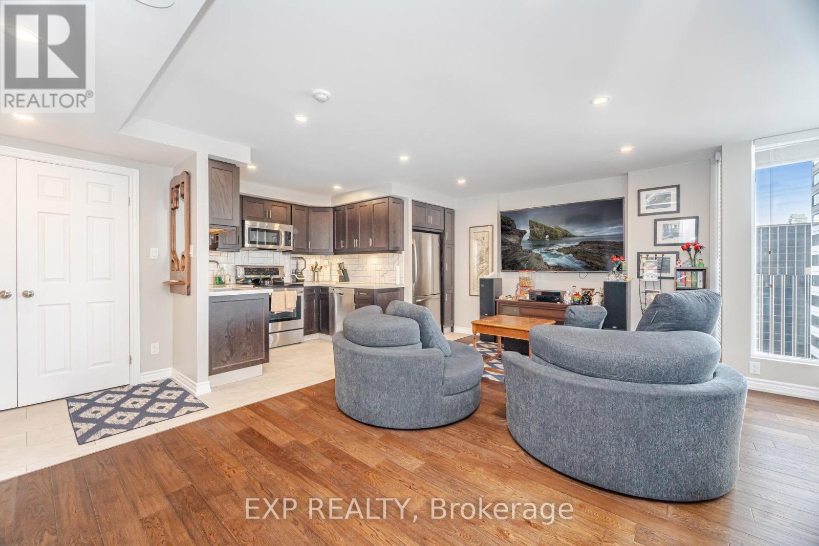 2007 - 55 Centre Avenue, Toronto, Ontario  M5G 2H5 - Photo 5 - C12489662