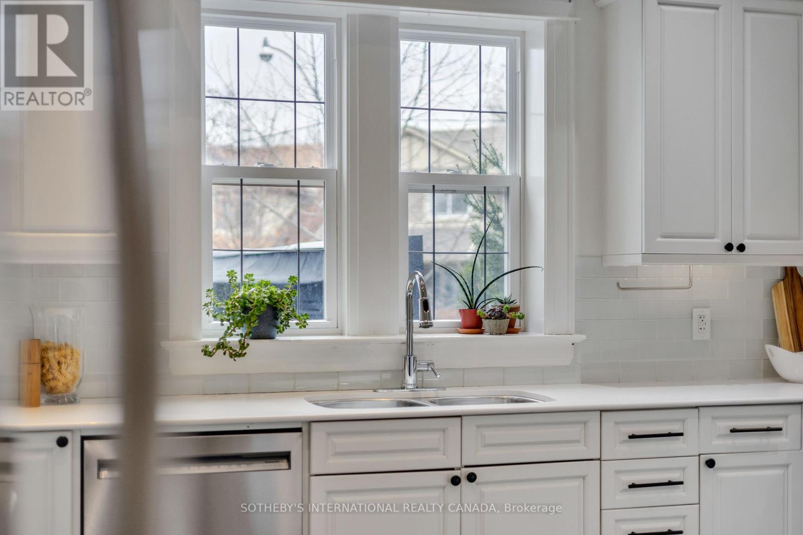 68 Astley Avenue, Toronto, Ontario  M4W 3B4 - Photo 7 - C12489678