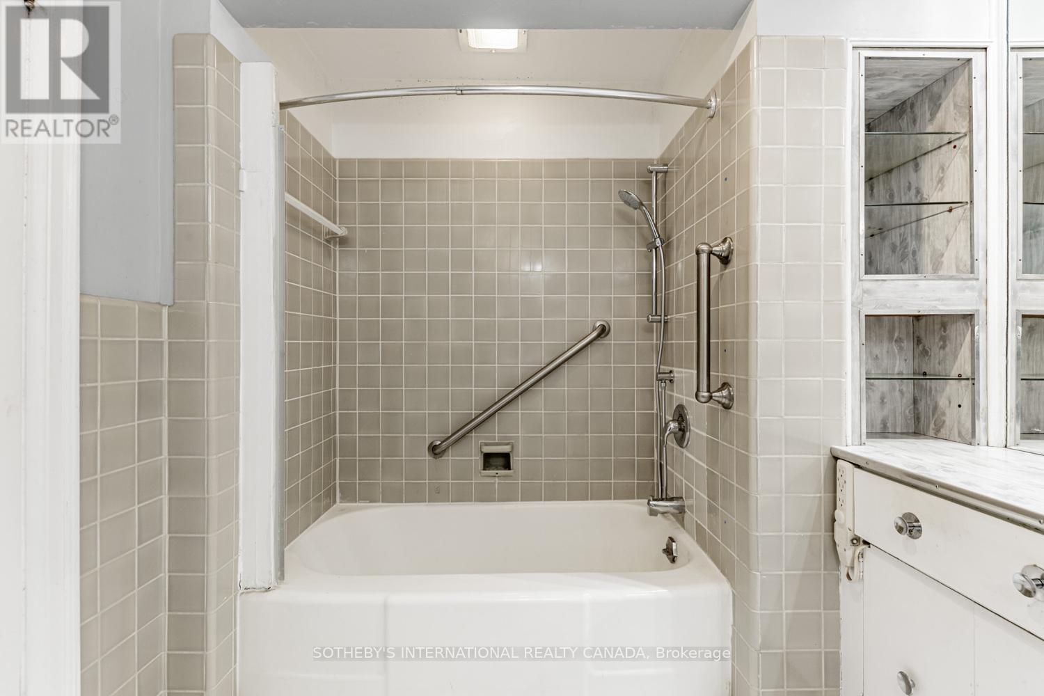 38 Foxbar Road, Toronto, Ontario  M4V 2G6 - Photo 22 - C12489116