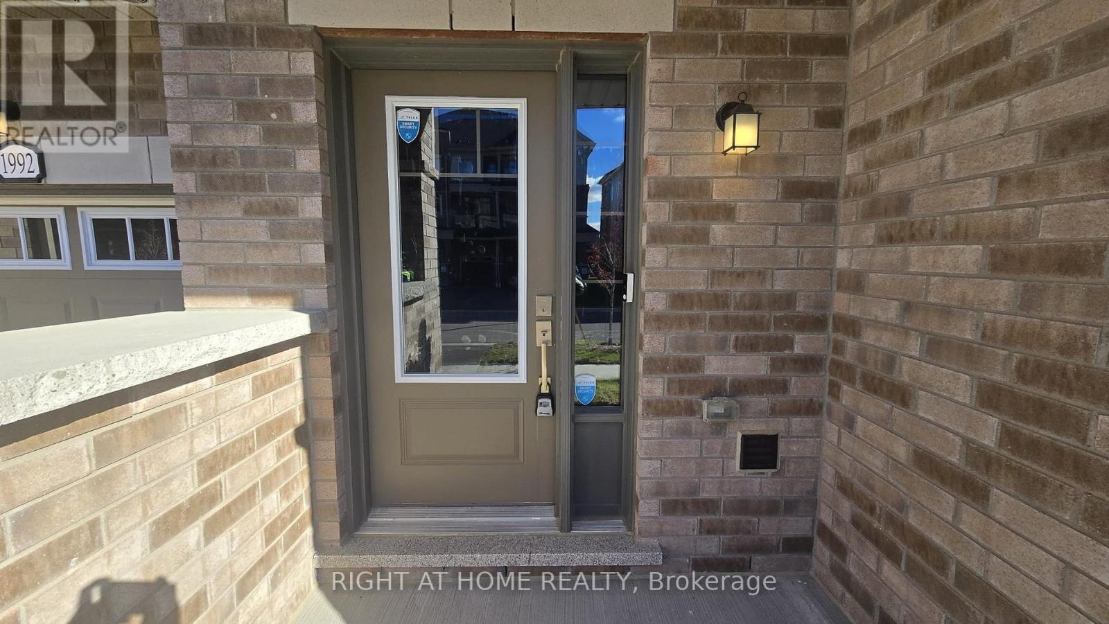 1992 Cameron Lott Crescent, Oshawa, Ontario  L1H 7K5 - Photo 2 - E12489612