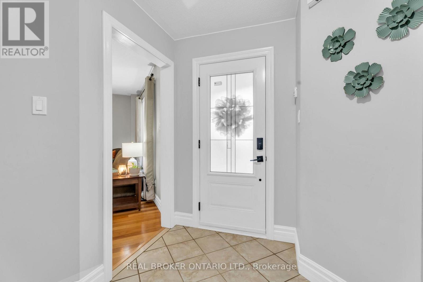 309 Howard Crescent, Orangeville, Ontario  L9W 4Y3 - Photo 5 - W12428413