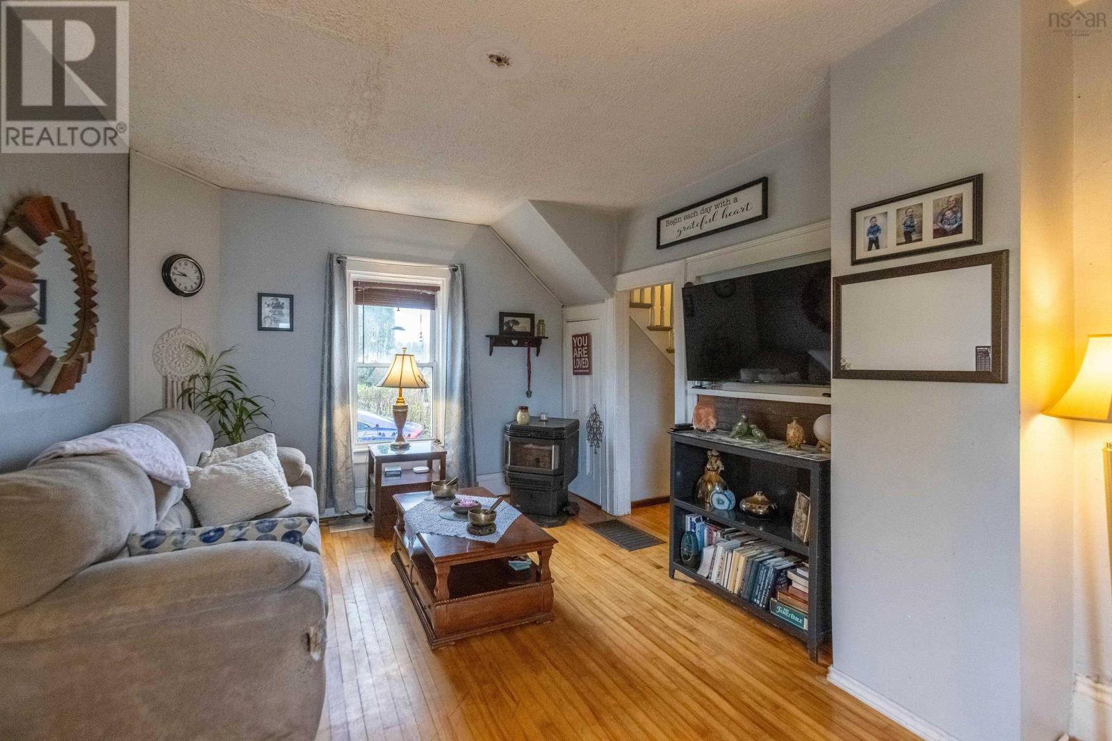 35 Lisgar Street, Springhill, Nova Scotia  B0M 1X0 - Photo 9 - 202526201