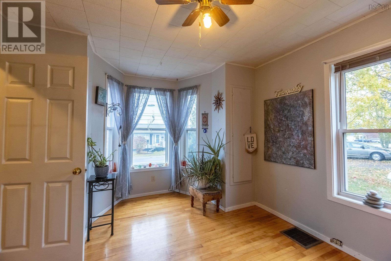 35 Lisgar Street, Springhill, Nova Scotia  B0M 1X0 - Photo 6 - 202526201