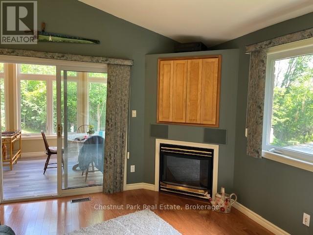 156 Harbour Beach Drive, Meaford, Ontario  N4L 1W5 - Photo 9 - X12308463